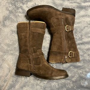 Born Erie Calf boot in Marmotta Distressed / Taupe. Size 40.5 / 8.5.